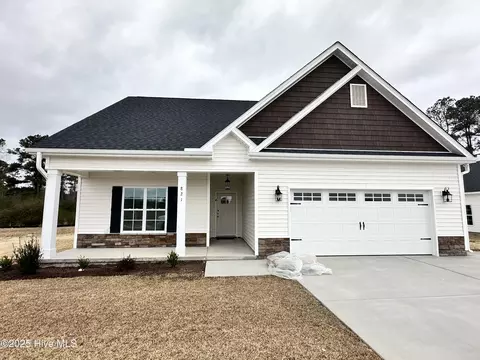 821 Fairway Rd, Ayden, NC 28513