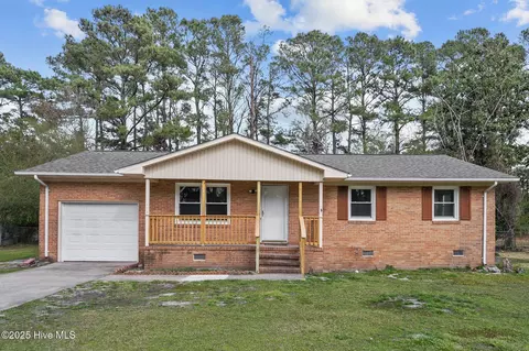 406 Pine Valley Rd, Jacksonville, NC 28546