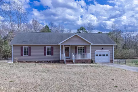 214 Koufax Dr, Pikeville, NC 27863
