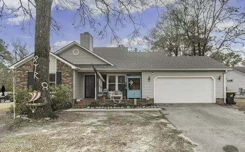 229 Baytree Dr, Jacksonville, NC 28546
