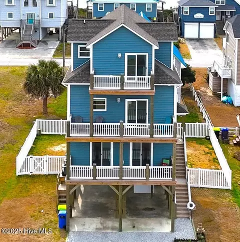318 N Topsail Dr, Surf City, NC 28445