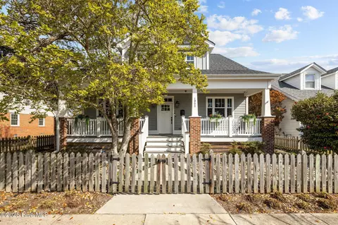 1902 Evans St, Morehead City, NC 28557