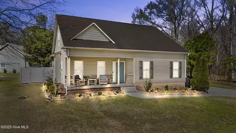 75 Victoria Dr, Chocowinity, NC 27817