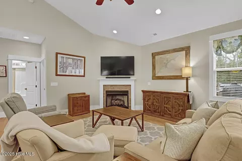 802 Sarah Ln, Hampstead, NC 28443 photo 6