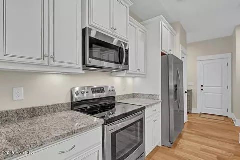 802 Sarah Ln, Hampstead, NC 28443 photo 13