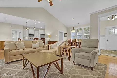 802 Sarah Ln, Hampstead, NC 28443 photo 7