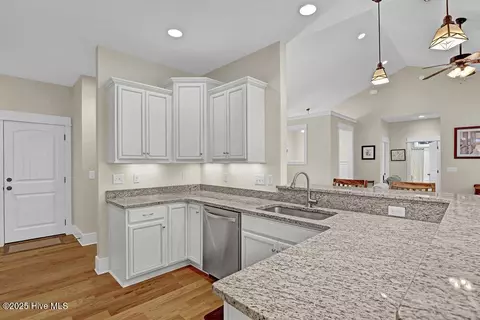 802 Sarah Ln, Hampstead, NC 28443 photo 12