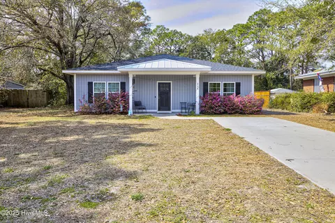235 Oakcrest Dr, Wilmington, NC 28403