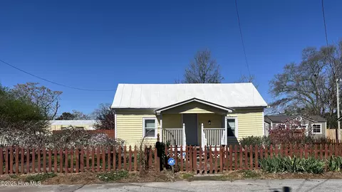301 N Center St, La Grange, NC 28551