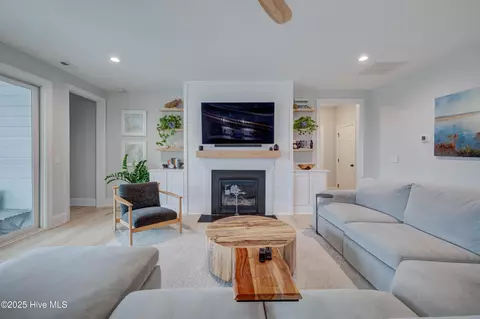 Living - 13 Artisan Dr, Hampstead, NC 28443 photo 1 of 5