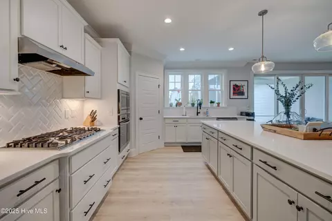 Kitchen - 13 Artisan Dr, Hampstead, NC 28443 photo 2 of 5