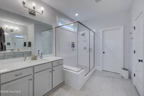 Bath - 13 Artisan Dr, Hampstead, NC 28443 photo 2 of 5