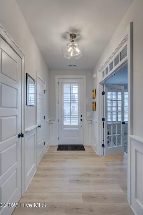 Entry Way - 13 Artisan Dr, Hampstead, NC 28443 photo 1 of 2