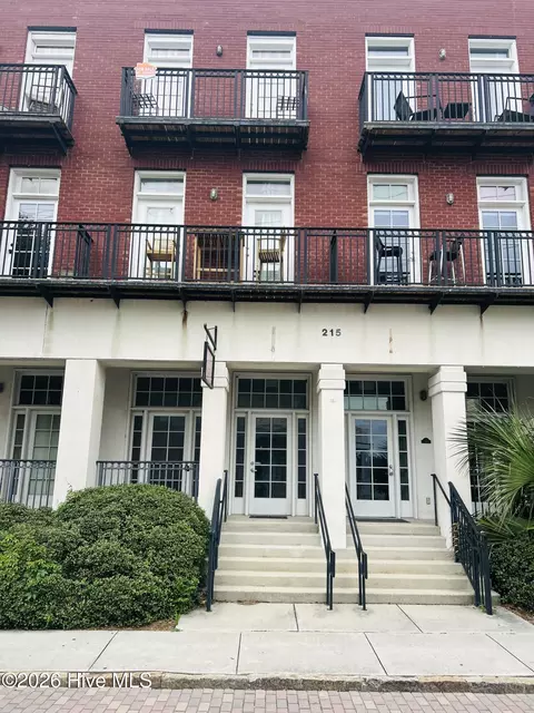 215 S Water St #204, Wilmington, NC 28401