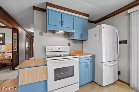 Kitchen - 194 Bay Shore Dr, Chocowinity, NC 27817 photo 1 of 2