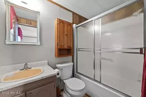 Bath - 194 Bay Shore Dr, Chocowinity, NC 27817 photo 2 of 2