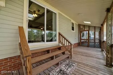 Exterior - 194 Bay Shore Dr, Chocowinity, NC 27817 photo 4 of 6
