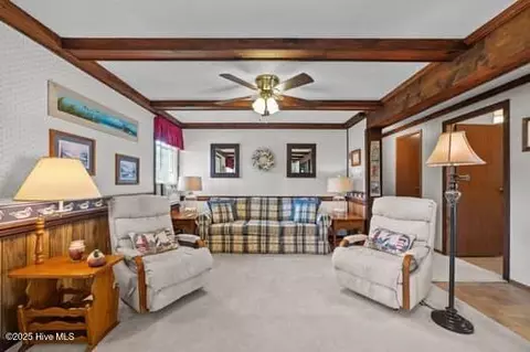 Living - 194 Bay Shore Dr, Chocowinity, NC 27817 photo 2 of 3