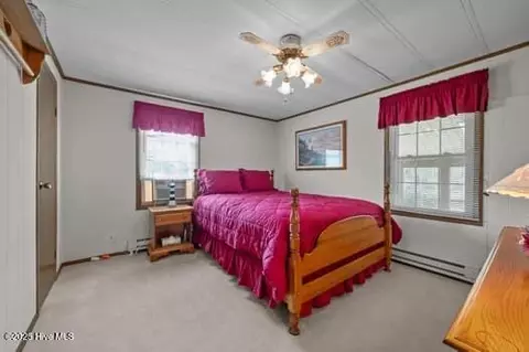 Bedroom - 194 Bay Shore Dr, Chocowinity, NC 27817 photo 3 of 6