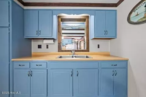 Kitchen - 194 Bay Shore Dr, Chocowinity, NC 27817 photo 2 of 2