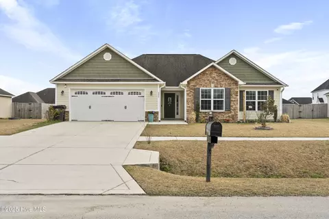 404 Pewter Ct, Jacksonville, NC 28546