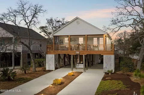 115 NW 10th St, Oak Island, NC 28465