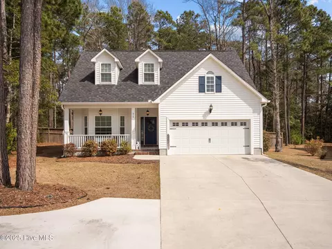 316 Oak Ridge Ct, Swansboro, NC 28584