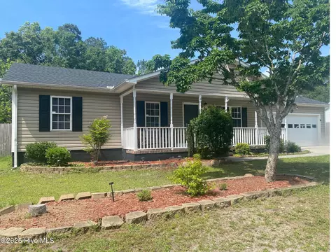 108 Wheaton Dr, Richlands, NC 28574
