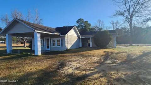 17311 Peacock Rd, Whiteville, NC 28472