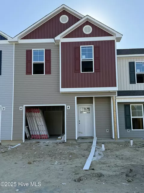 239 Crab Claw Spit Ln, Jacksonville, NC 28546