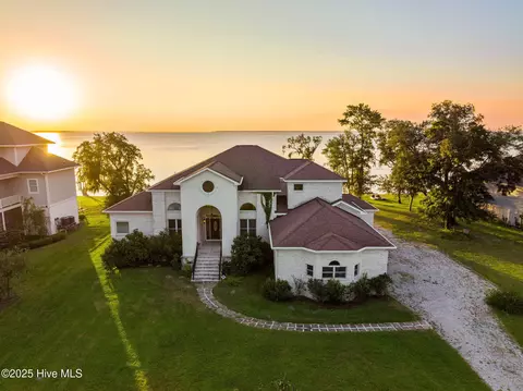 955 Becton Rd, Havelock, NC 28532