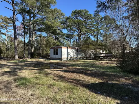438 Firetower Rd, Beaufort, NC 28516