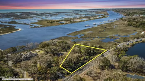 12 Shoreline Dr W, Sunset Beach, NC 28468