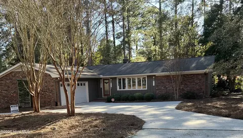 210 Oakmont Cir, Pinehurst, NC 28374