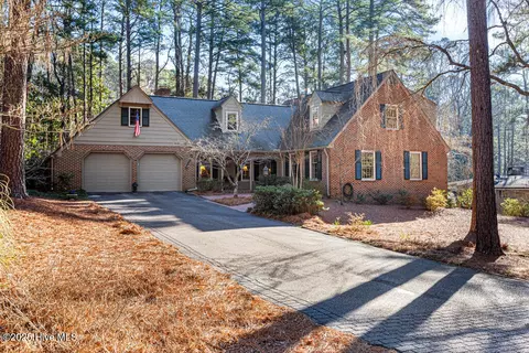145 Elk Rd, Southern Pines, NC 28387