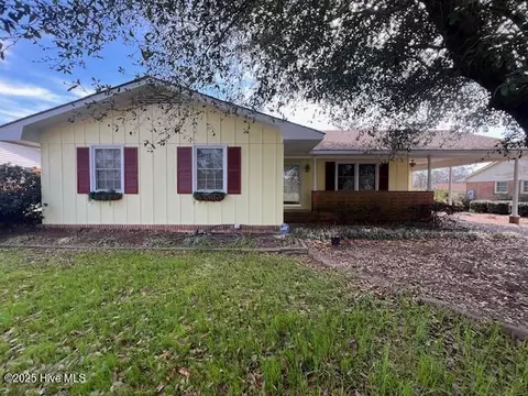 14880 Matthews St, Laurel Hill, NC 28351