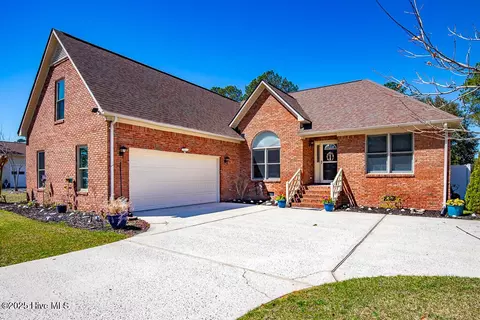 1205 Pelican Dr, New Bern, NC 28560