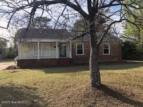 5109 Pine St, Wilmington, NC 28403