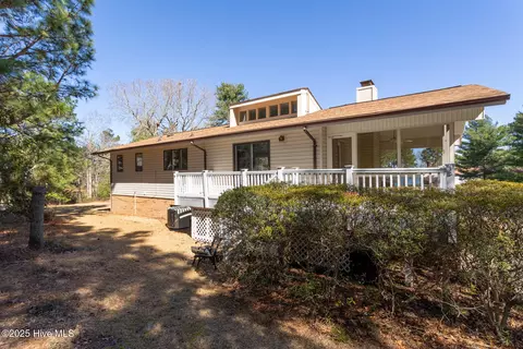 104 Calmwater Ln, West End, NC 27376