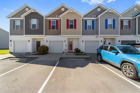 104 Waterstone Ln, Jacksonville, NC 28546