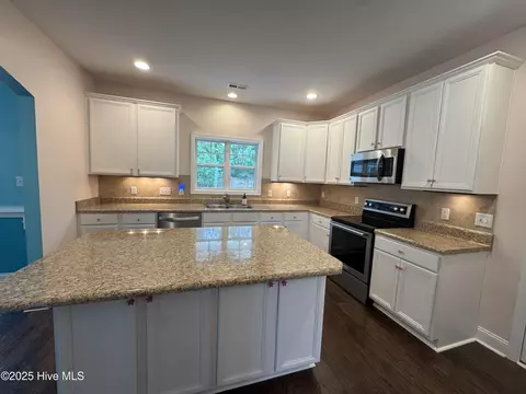 Kitchen - 427 Wolfe Ln, Hubert, NC 28539 photo 4 of 4