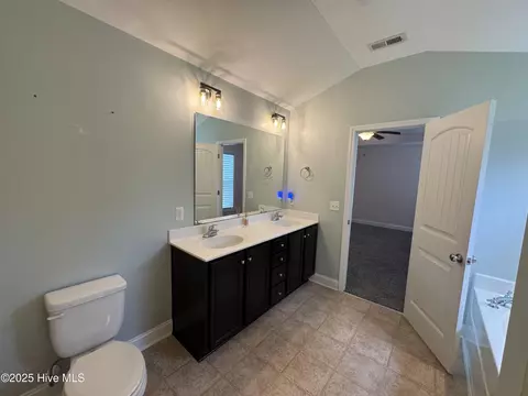 Bath - 427 Wolfe Ln, Hubert, NC 28539 photo 4 of 4