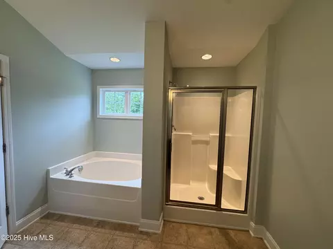 Bath - 427 Wolfe Ln, Hubert, NC 28539 photo 3 of 4