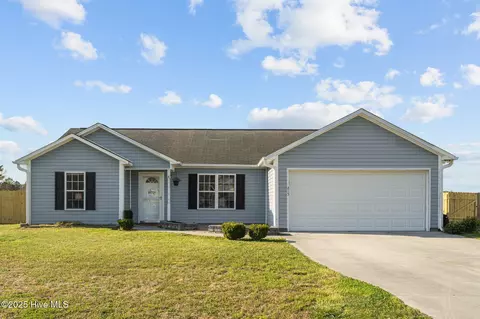 215 Cherry Blossom Dr, Richlands, NC 28574