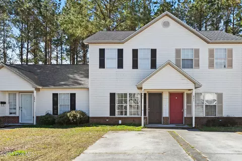 884 W Pueblo Dr, Jacksonville, NC 28546