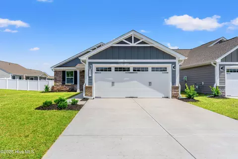 907 Daylily Cir, Navassa, NC 28451