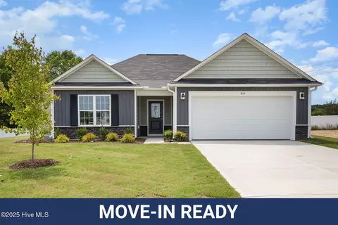 89 W Emily Gardens Dr, Selma, NC 27576