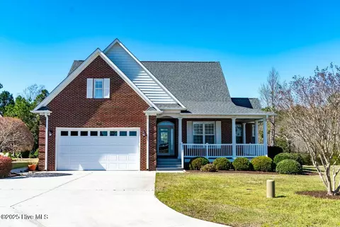 301 Swann Ct, Swansboro, NC 28584