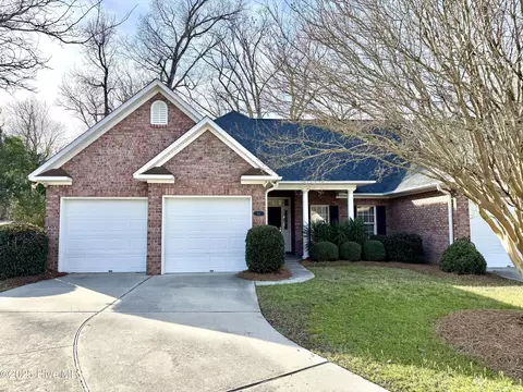 811 Vineyard Dr, New Bern, NC 28562