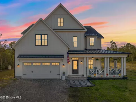 610 Cross Creek Dr, Hampstead, NC 28443